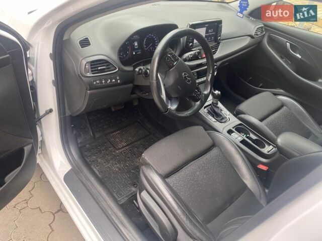 Белый Хендай i30, объемом двигателя 1.4 л и пробегом 230 тыс. км за 15300 $, фото 9 на Automoto.ua