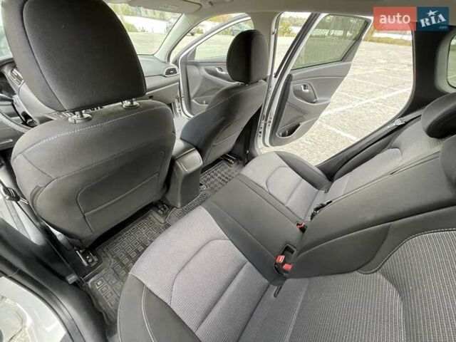 Белый Хендай i30, объемом двигателя 1.5 л и пробегом 78 тыс. км за 14500 $, фото 11 на Automoto.ua