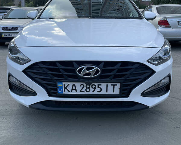 Белый Хендай i30, объемом двигателя 1.5 л и пробегом 77 тыс. км за 14500 $, фото 2 на Automoto.ua