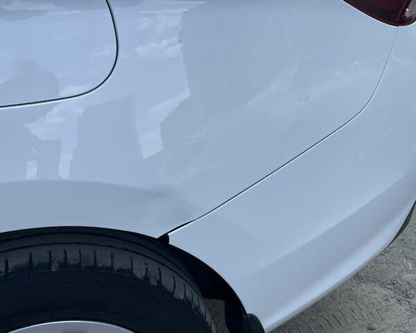 Белый Хендай i30, объемом двигателя 1.5 л и пробегом 77 тыс. км за 14500 $, фото 6 на Automoto.ua