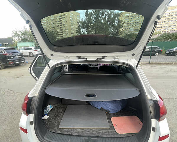 Белый Хендай i30, объемом двигателя 1.5 л и пробегом 77 тыс. км за 14500 $, фото 9 на Automoto.ua