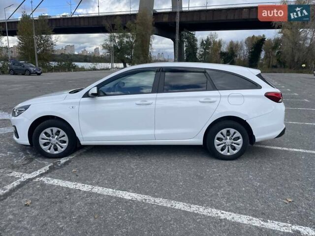 Белый Хендай i30, объемом двигателя 1.5 л и пробегом 78 тыс. км за 14500 $, фото 3 на Automoto.ua