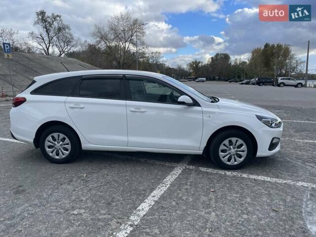 Белый Хендай i30, объемом двигателя 1.5 л и пробегом 78 тыс. км за 14500 $, фото 1 на Automoto.ua