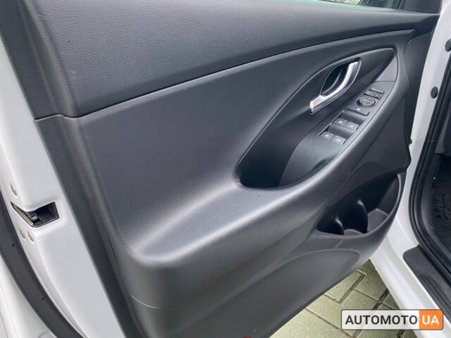 Білий Хендай i30, об'ємом двигуна 1.5 л та пробігом 27 тис. км за 15776 $, фото 12 на Automoto.ua