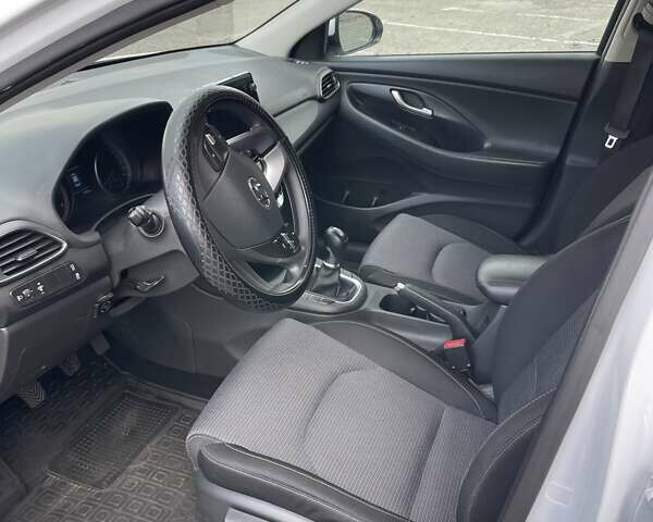 Белый Хендай i30, объемом двигателя 1.5 л и пробегом 78 тыс. км за 14500 $, фото 4 на Automoto.ua