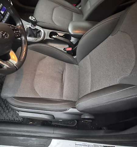 Белый Хендай i30, объемом двигателя 1.6 л и пробегом 195 тыс. км за 11499 $, фото 11 на Automoto.ua