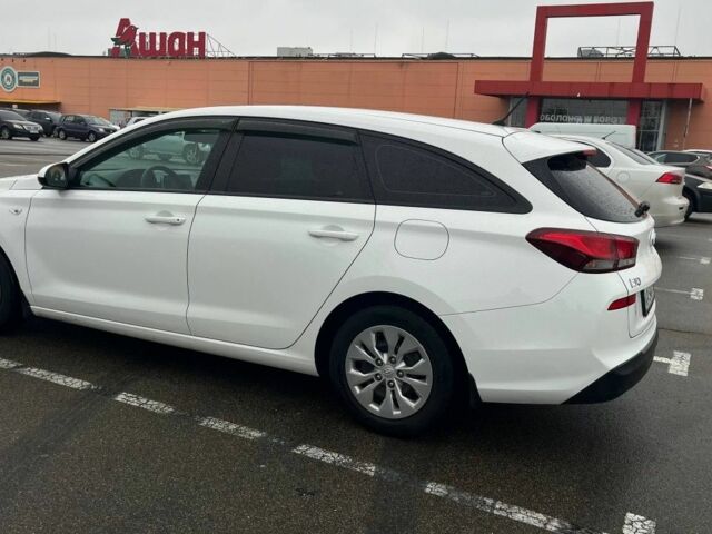 Белый Хендай i30, объемом двигателя 1.5 л и пробегом 130 тыс. км за 12500 $, фото 1 на Automoto.ua