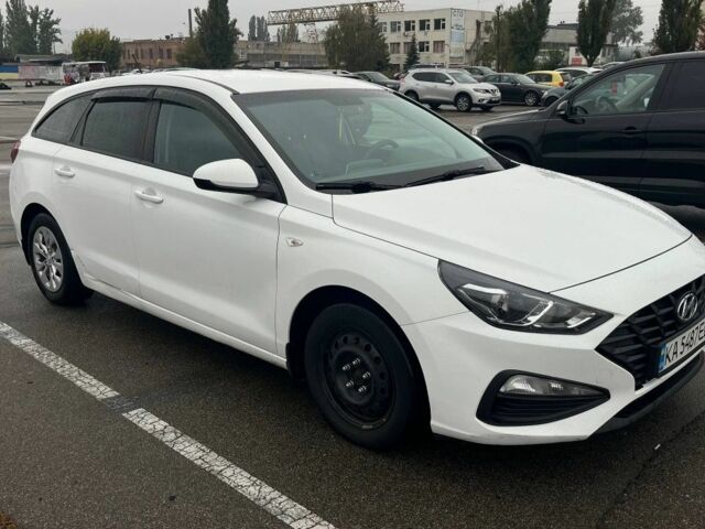 Белый Хендай i30, объемом двигателя 1.5 л и пробегом 130 тыс. км за 12500 $, фото 3 на Automoto.ua