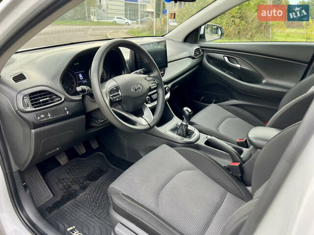 Белый Хендай i30, объемом двигателя 1.5 л и пробегом 129 тыс. км за 11999 $, фото 24 на Automoto.ua