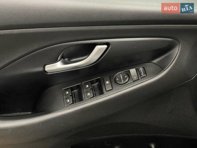 Белый Хендай i30, объемом двигателя 1.5 л и пробегом 61 тыс. км за 17384 $, фото 16 на Automoto.ua