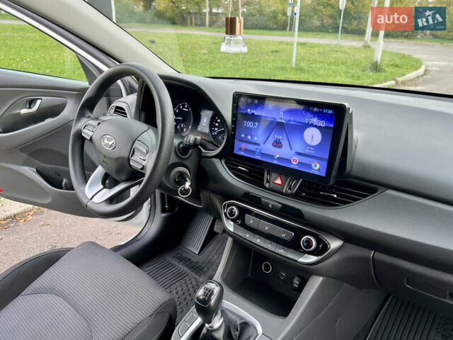 Белый Хендай i30, объемом двигателя 1.5 л и пробегом 129 тыс. км за 11999 $, фото 45 на Automoto.ua