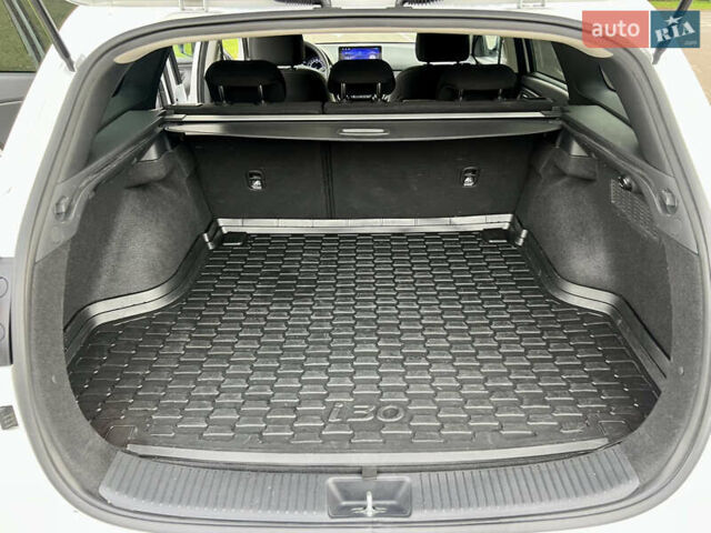 Белый Хендай i30, объемом двигателя 1.5 л и пробегом 129 тыс. км за 12350 $, фото 50 на Automoto.ua