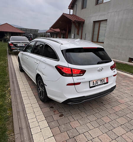 Белый Хендай i30, объемом двигателя 1.6 л и пробегом 195 тыс. км за 11499 $, фото 2 на Automoto.ua