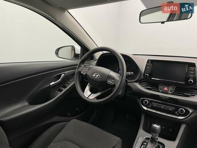 Белый Хендай i30, объемом двигателя 1.5 л и пробегом 61 тыс. км за 17384 $, фото 11 на Automoto.ua