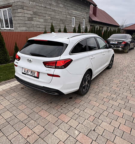 Белый Хендай i30, объемом двигателя 1.6 л и пробегом 195 тыс. км за 11499 $, фото 3 на Automoto.ua