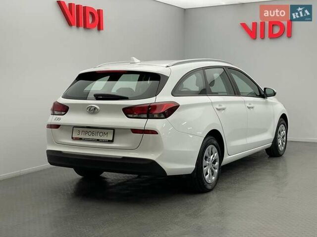 Белый Хендай i30, объемом двигателя 1.5 л и пробегом 61 тыс. км за 17384 $, фото 6 на Automoto.ua