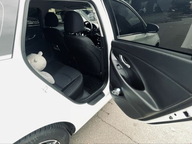 Білий Хендай i30, об'ємом двигуна 1.5 л та пробігом 43 тис. км за 19000 $, фото 2 на Automoto.ua