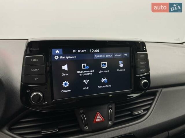 Белый Хендай i30, объемом двигателя 1.5 л и пробегом 61 тыс. км за 17384 $, фото 21 на Automoto.ua
