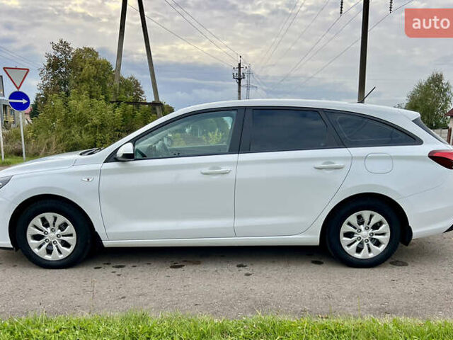 Белый Хендай i30, объемом двигателя 1.5 л и пробегом 129 тыс. км за 11999 $, фото 17 на Automoto.ua