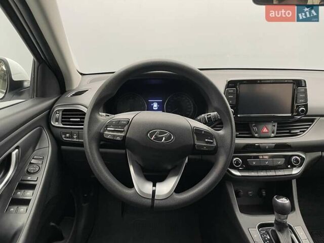 Белый Хендай i30, объемом двигателя 1.5 л и пробегом 61 тыс. км за 17384 $, фото 12 на Automoto.ua