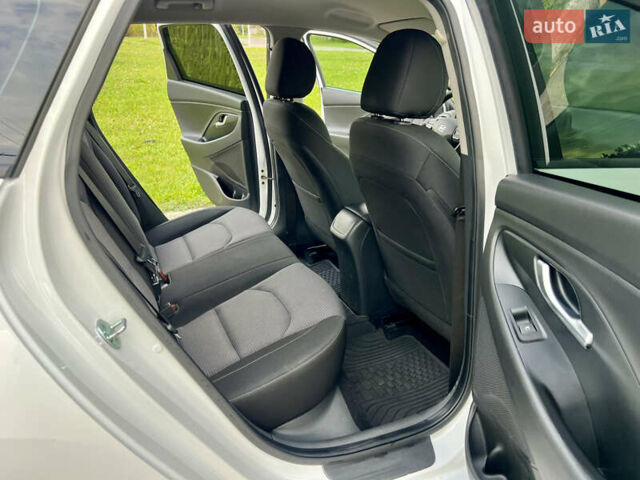 Белый Хендай i30, объемом двигателя 1.5 л и пробегом 129 тыс. км за 12350 $, фото 40 на Automoto.ua