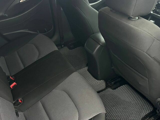 Белый Хендай i30, объемом двигателя 1.5 л и пробегом 130 тыс. км за 12500 $, фото 8 на Automoto.ua