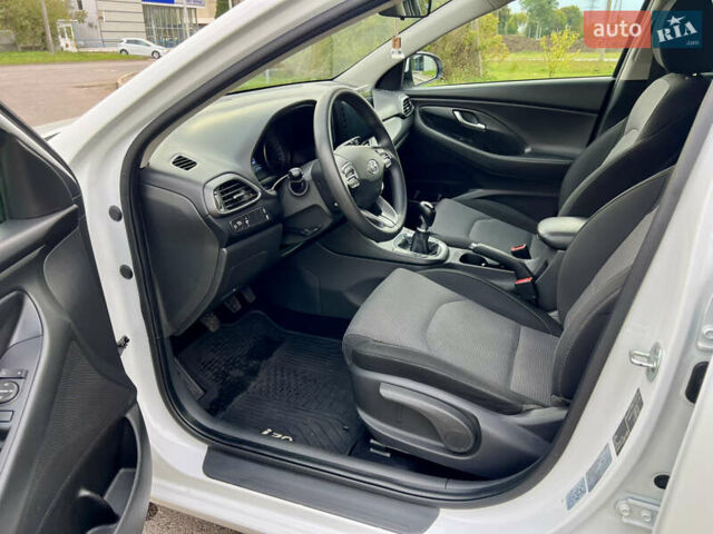 Белый Хендай i30, объемом двигателя 1.5 л и пробегом 129 тыс. км за 12350 $, фото 19 на Automoto.ua