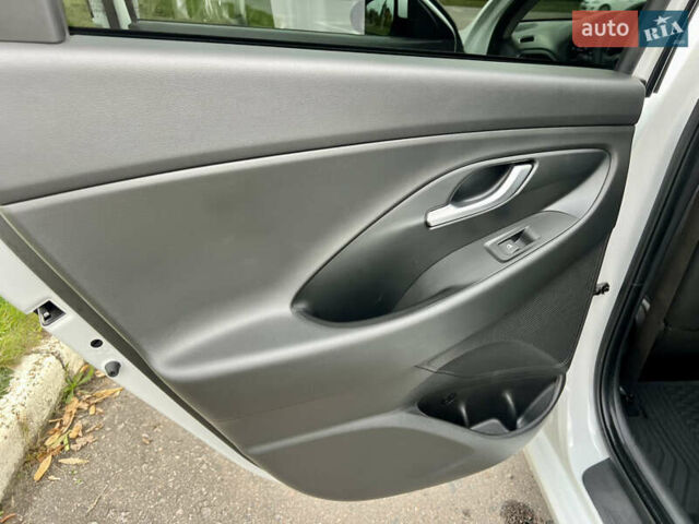 Белый Хендай i30, объемом двигателя 1.5 л и пробегом 129 тыс. км за 11999 $, фото 39 на Automoto.ua