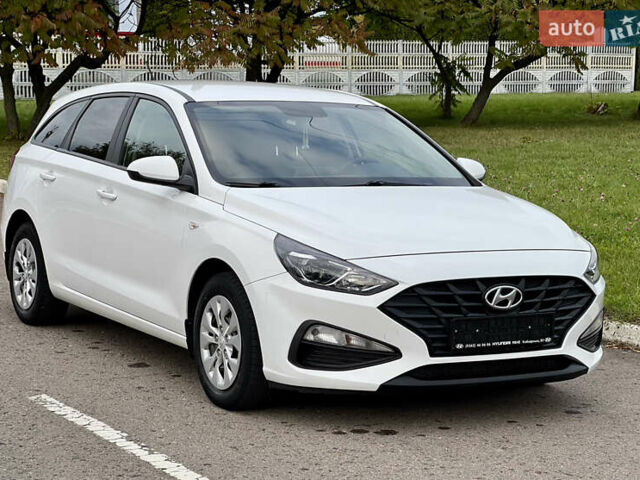 Белый Хендай i30, объемом двигателя 1.5 л и пробегом 129 тыс. км за 11999 $, фото 1 на Automoto.ua