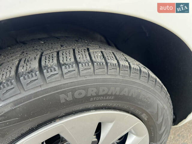 Белый Хендай i30, объемом двигателя 1.5 л и пробегом 129 тыс. км за 12350 $, фото 10 на Automoto.ua