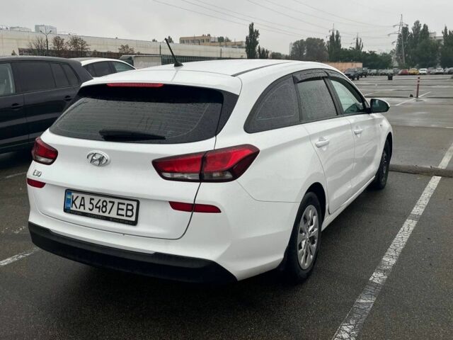 Белый Хендай i30, объемом двигателя 1.5 л и пробегом 130 тыс. км за 12500 $, фото 2 на Automoto.ua