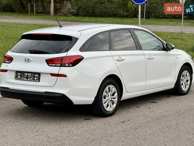 Белый Хендай i30, объемом двигателя 1.5 л и пробегом 129 тыс. км за 12350 $, фото 11 на Automoto.ua