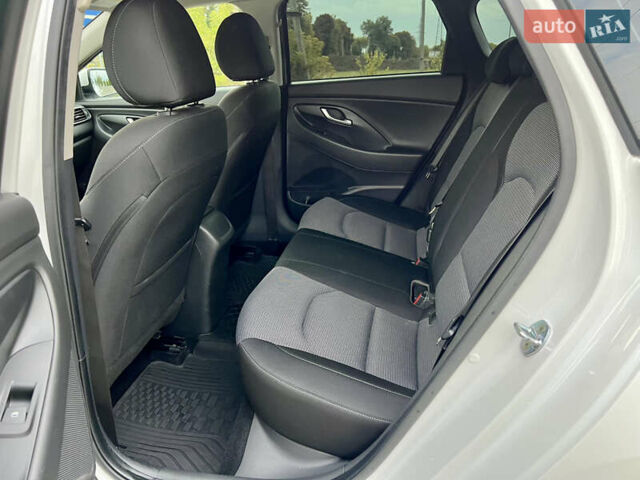 Белый Хендай i30, объемом двигателя 1.5 л и пробегом 129 тыс. км за 11999 $, фото 37 на Automoto.ua