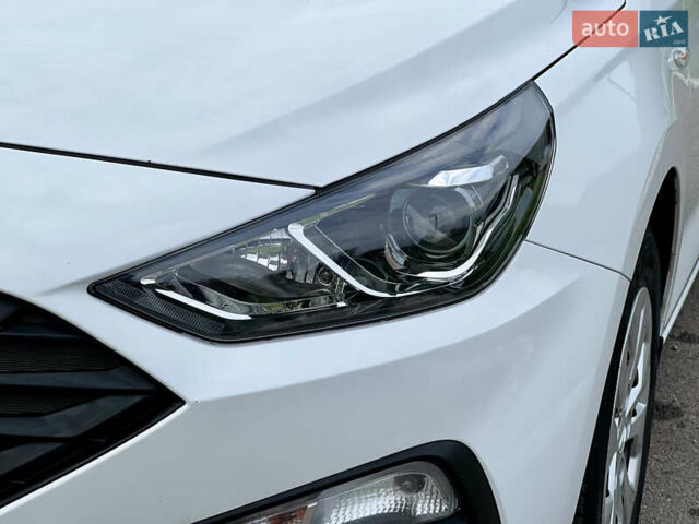 Белый Хендай i30, объемом двигателя 1.5 л и пробегом 129 тыс. км за 12350 $, фото 6 на Automoto.ua