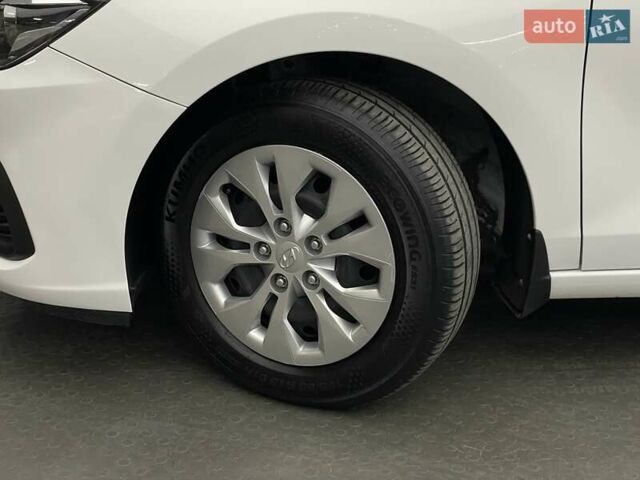 Белый Хендай i30, объемом двигателя 1.5 л и пробегом 61 тыс. км за 17384 $, фото 1 на Automoto.ua
