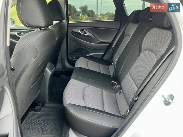 Белый Хендай i30, объемом двигателя 1.5 л и пробегом 129 тыс. км за 11999 $, фото 38 на Automoto.ua