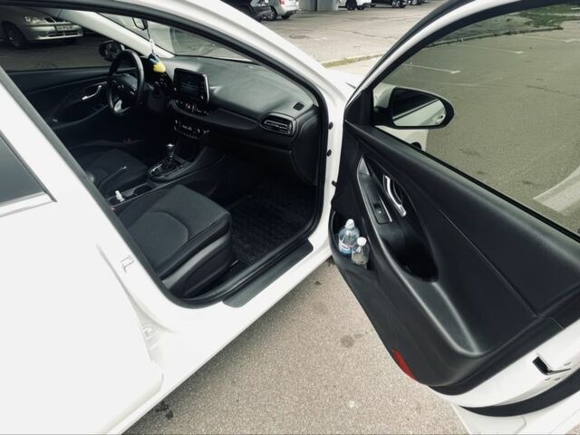 Білий Хендай i30, об'ємом двигуна 1.5 л та пробігом 43 тис. км за 19000 $, фото 1 на Automoto.ua