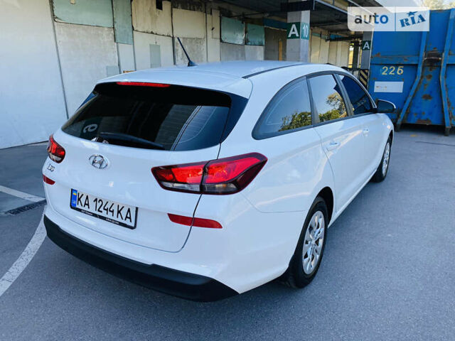 Білий Хендай i30, об'ємом двигуна 1.5 л та пробігом 7 тис. км за 18600 $, фото 54 на Automoto.ua