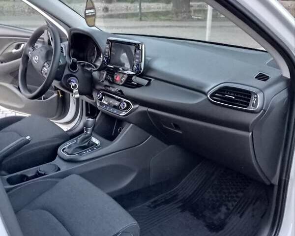 Белый Хендай i30, объемом двигателя 1.5 л и пробегом 23 тыс. км за 17800 $, фото 9 на Automoto.ua