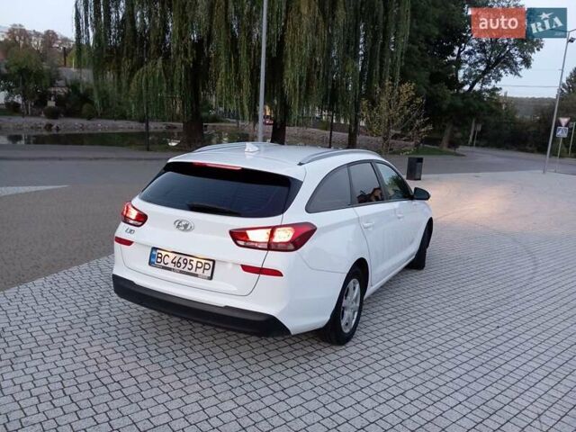 Белый Хендай i30, объемом двигателя 1.5 л и пробегом 23 тыс. км за 17800 $, фото 4 на Automoto.ua