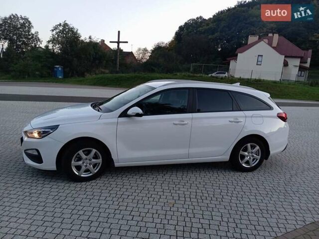 Белый Хендай i30, объемом двигателя 1.5 л и пробегом 23 тыс. км за 17800 $, фото 6 на Automoto.ua