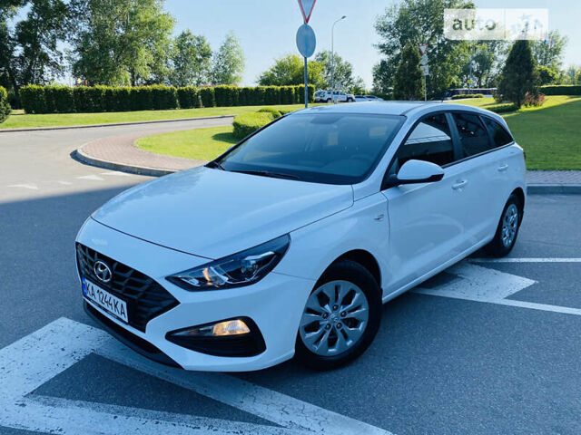 Білий Хендай i30, об'ємом двигуна 1.5 л та пробігом 7 тис. км за 18600 $, фото 2 на Automoto.ua