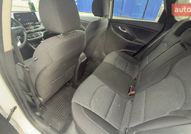 Белый Хендай i30, объемом двигателя 1.6 л и пробегом 110 тыс. км за 16950 $, фото 8 на Automoto.ua