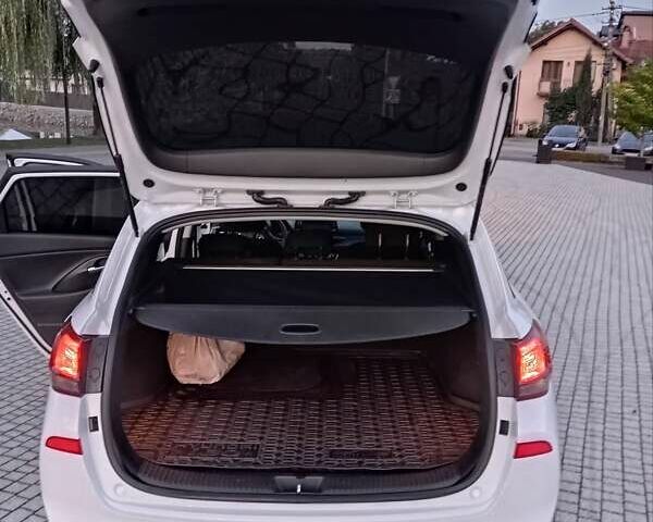 Белый Хендай i30, объемом двигателя 1.5 л и пробегом 23 тыс. км за 17800 $, фото 8 на Automoto.ua