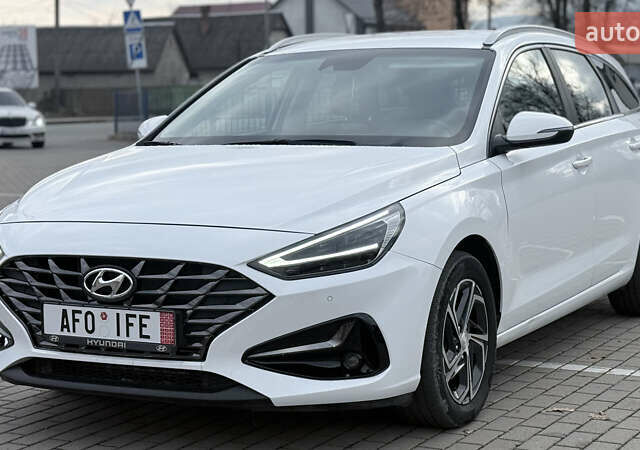 Белый Хендай i30, объемом двигателя 1.6 л и пробегом 110 тыс. км за 16950 $, фото 10 на Automoto.ua