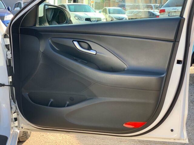 Белый Хендай i30, объемом двигателя 1.4 л и пробегом 90 тыс. км за 14990 $, фото 12 на Automoto.ua