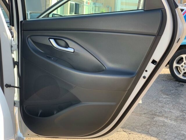 Белый Хендай i30, объемом двигателя 1.4 л и пробегом 90 тыс. км за 14990 $, фото 11 на Automoto.ua