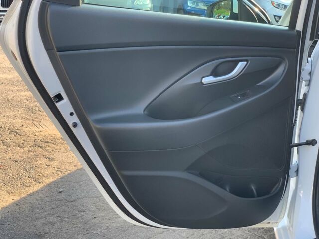 Белый Хендай i30, объемом двигателя 1.4 л и пробегом 90 тыс. км за 14990 $, фото 9 на Automoto.ua