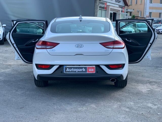 Белый Хендай i30, объемом двигателя 1.4 л и пробегом 90 тыс. км за 14990 $, фото 7 на Automoto.ua