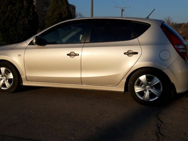 Бежевый Хендай i30, объемом двигателя 0 л и пробегом 110 тыс. км за 6800 $, фото 3 на Automoto.ua